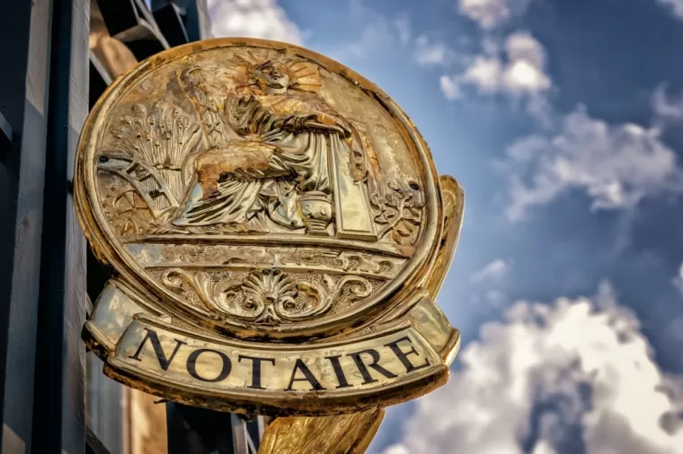 Notaire pour gestion de transmission de biens familiaux à Fontaines sur Saône